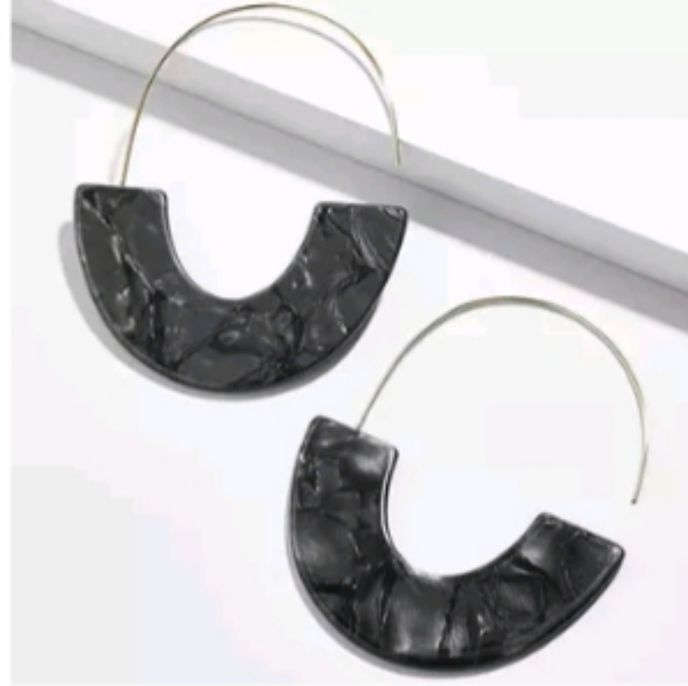 Black Resin drop earrings